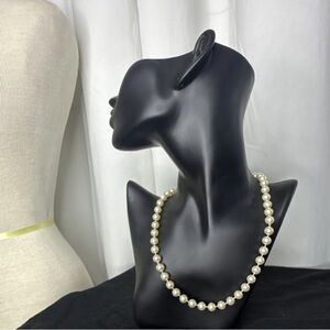 Elegant Pearl Necklace